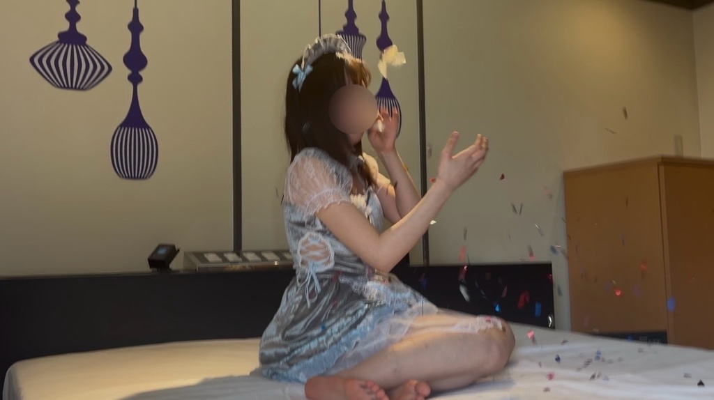 風船フェチ少女のコンフェッティバルーンが破裂