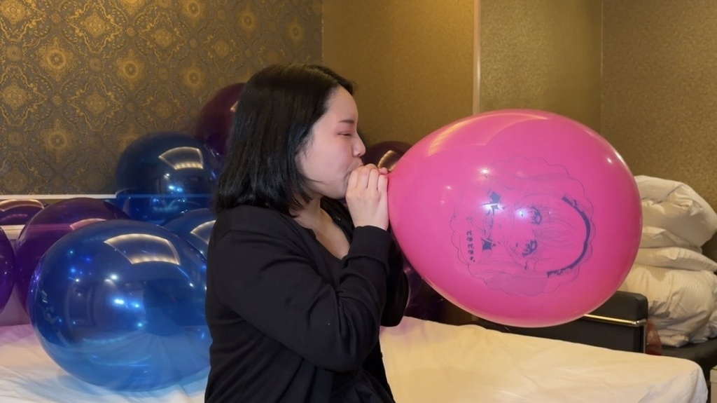 風船フェチ撮影中の星乃きらりさん